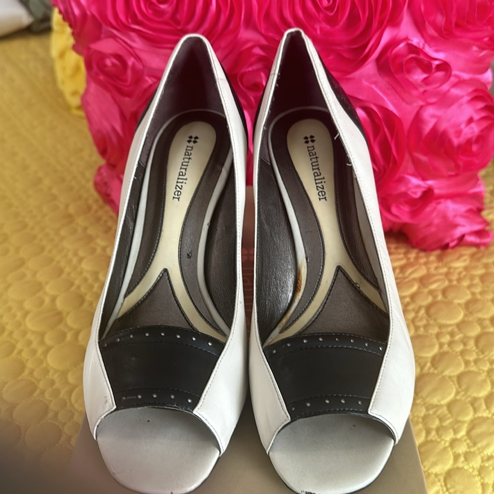 Naturalizer Alysha peep toe heels